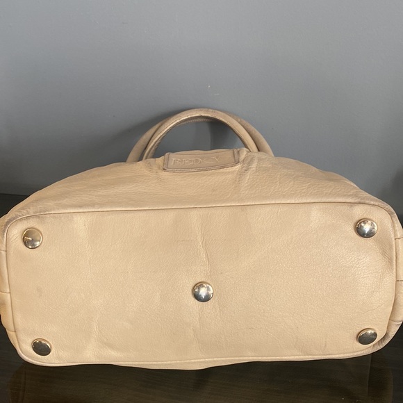 Gorgeous Valentino handbag with signature bow - Picture 12 of 17